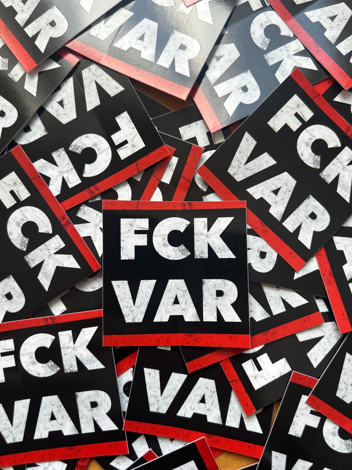 100 mal Motiv „FCK VAR“